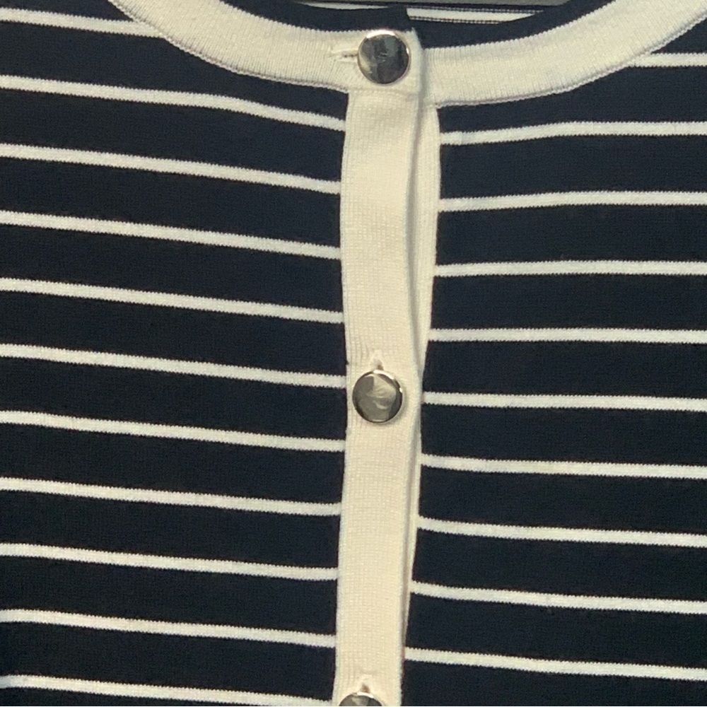 Jone New York Open Button Front With 2 Pockets - image 4